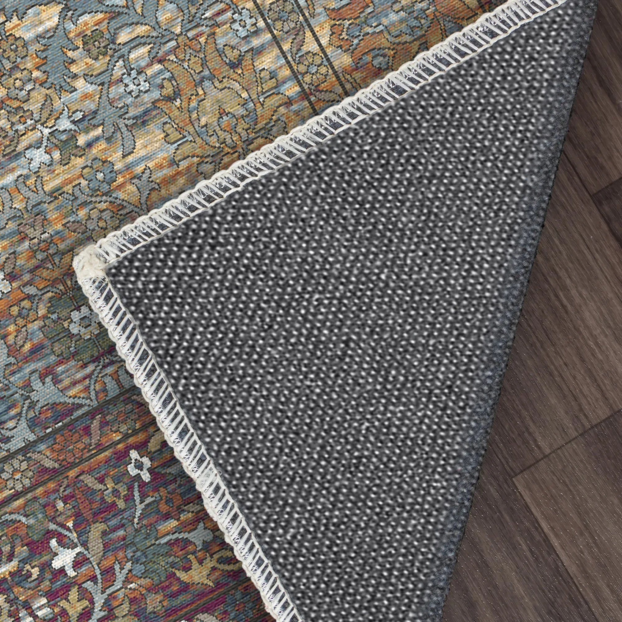 Antiker Teppich mit Mehrfarbigem Wiesenblumenmuster