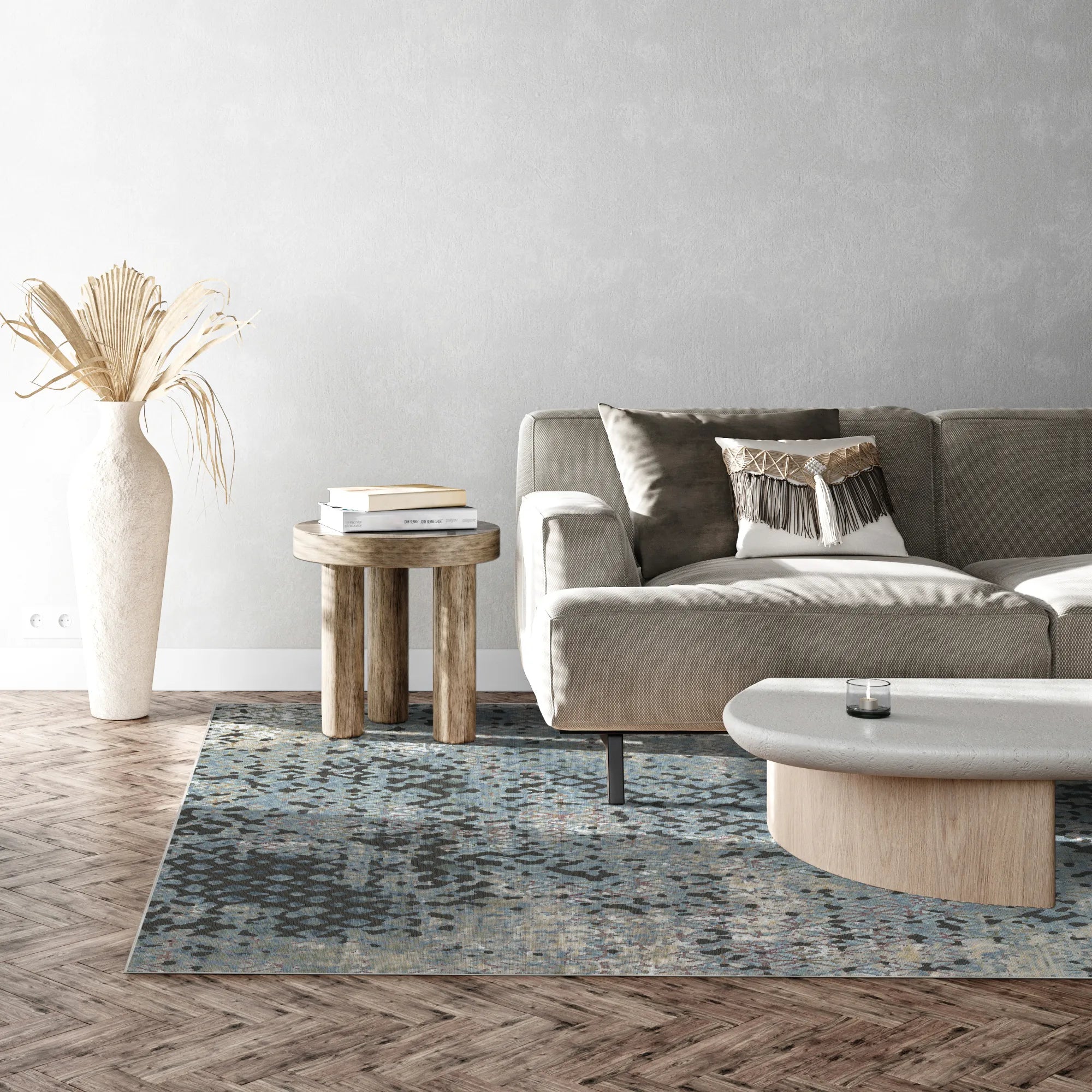 Vintage Blauer Teppich mit Abgenutztem Rankenmuster