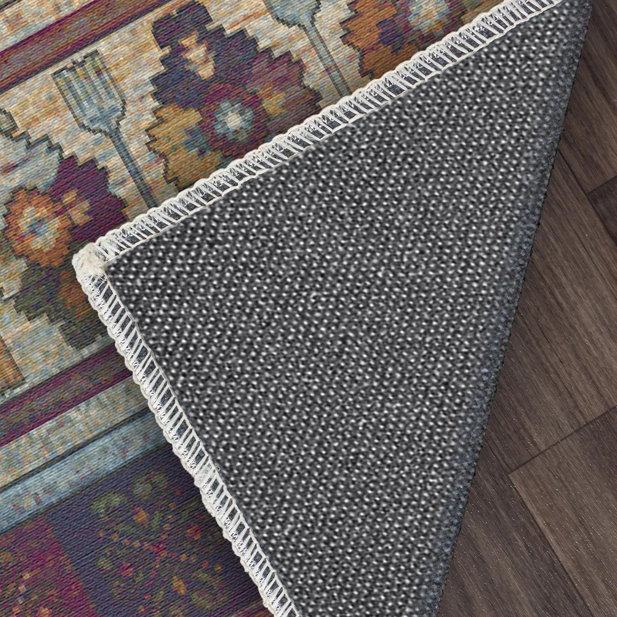 Magentafarbener Narrativer Gestreifter Teppich