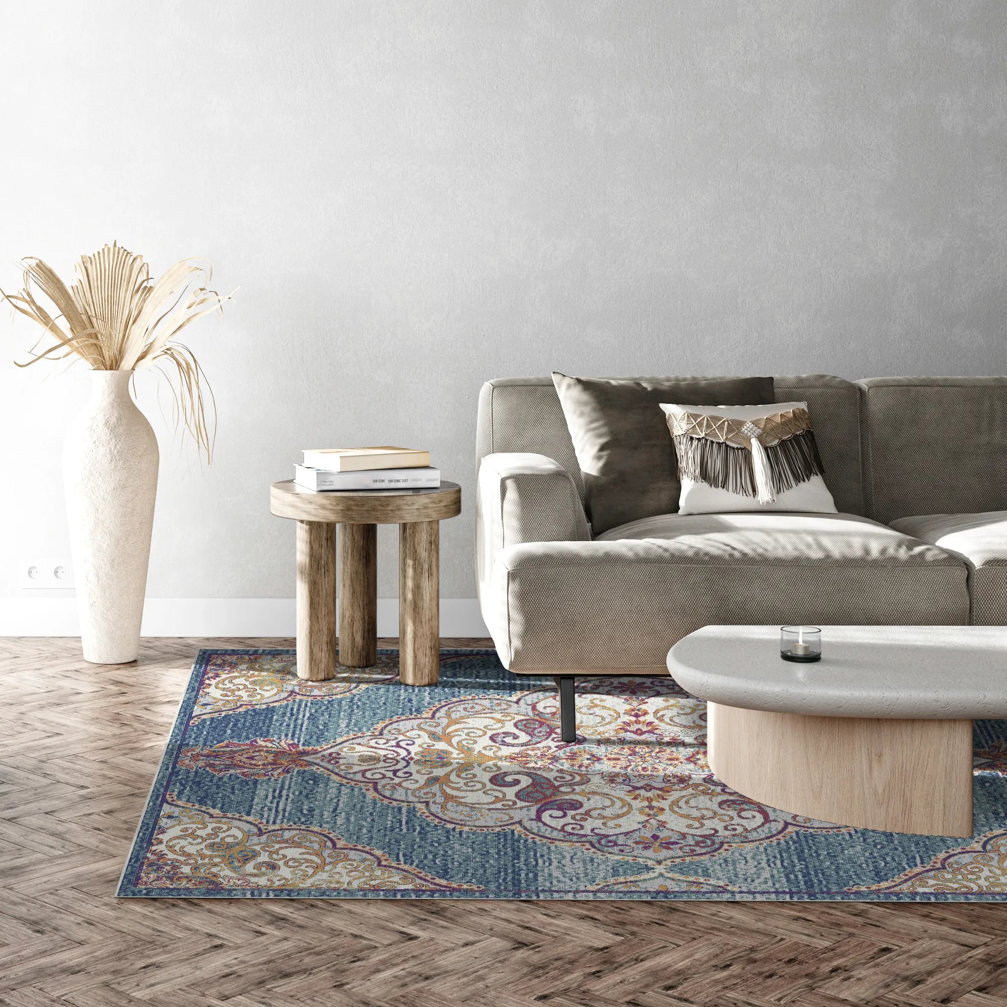 Medaillonteppich mit Indigo Rollwerk