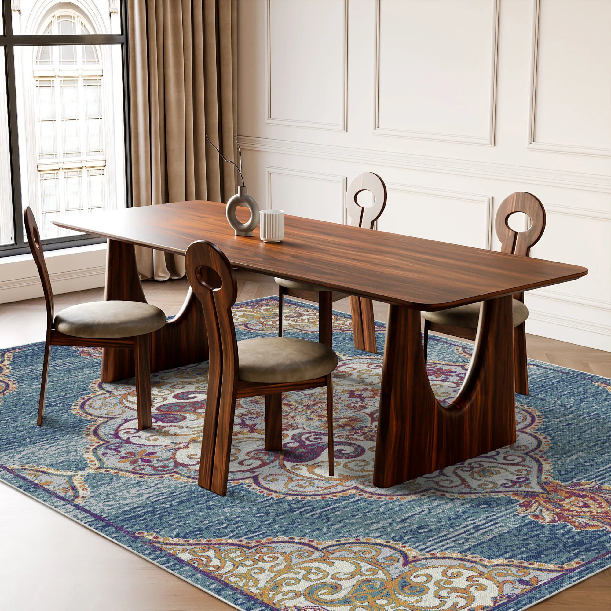 Medaillonteppich mit Indigo Rollwerk