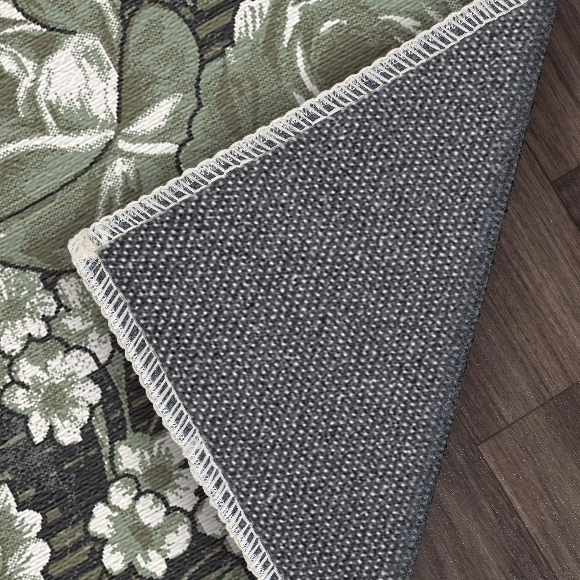 Vintage Teppich in Salbeigrün mit Rosenmuster