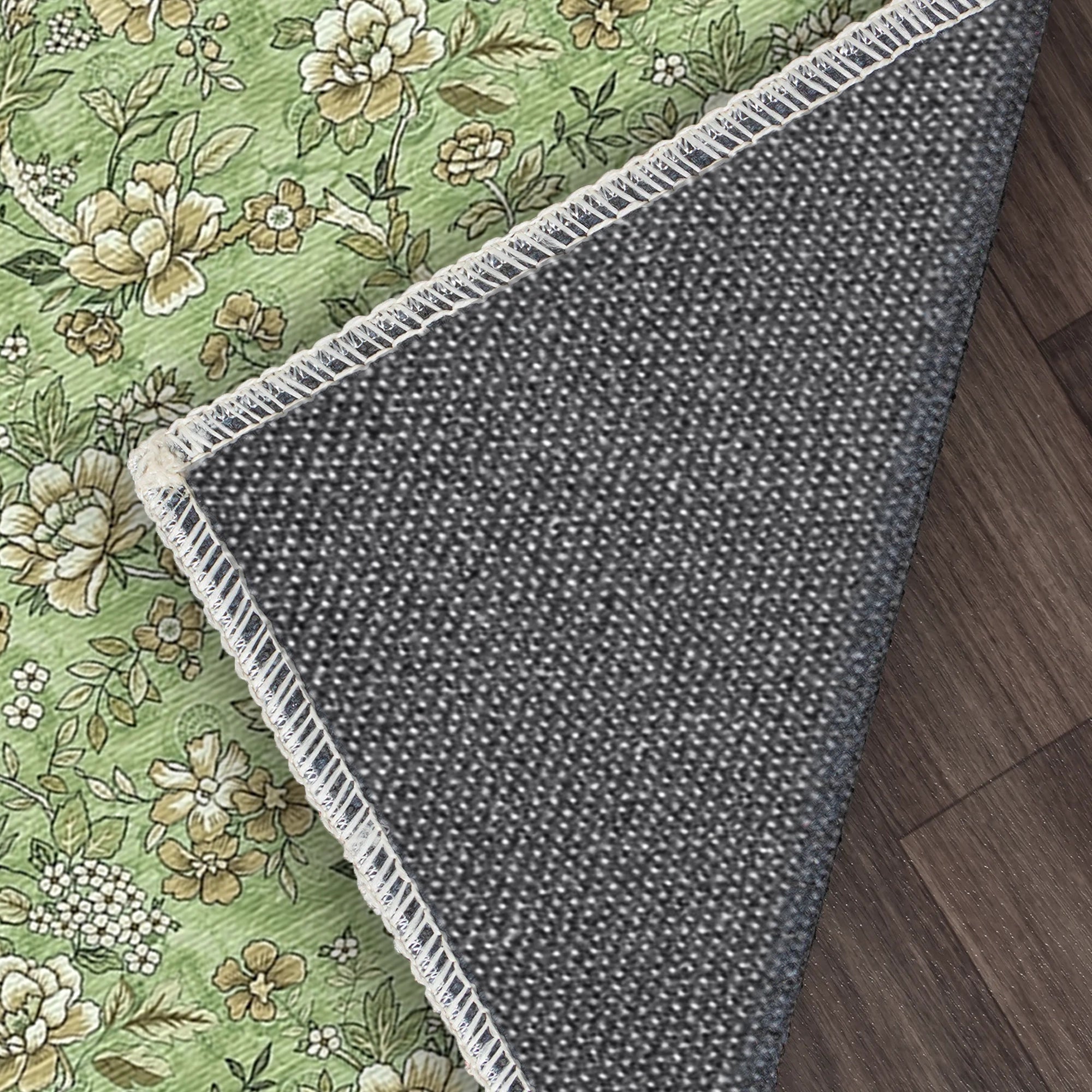 Grüner Vintage Teppich mit Kleinem Blumenmuster