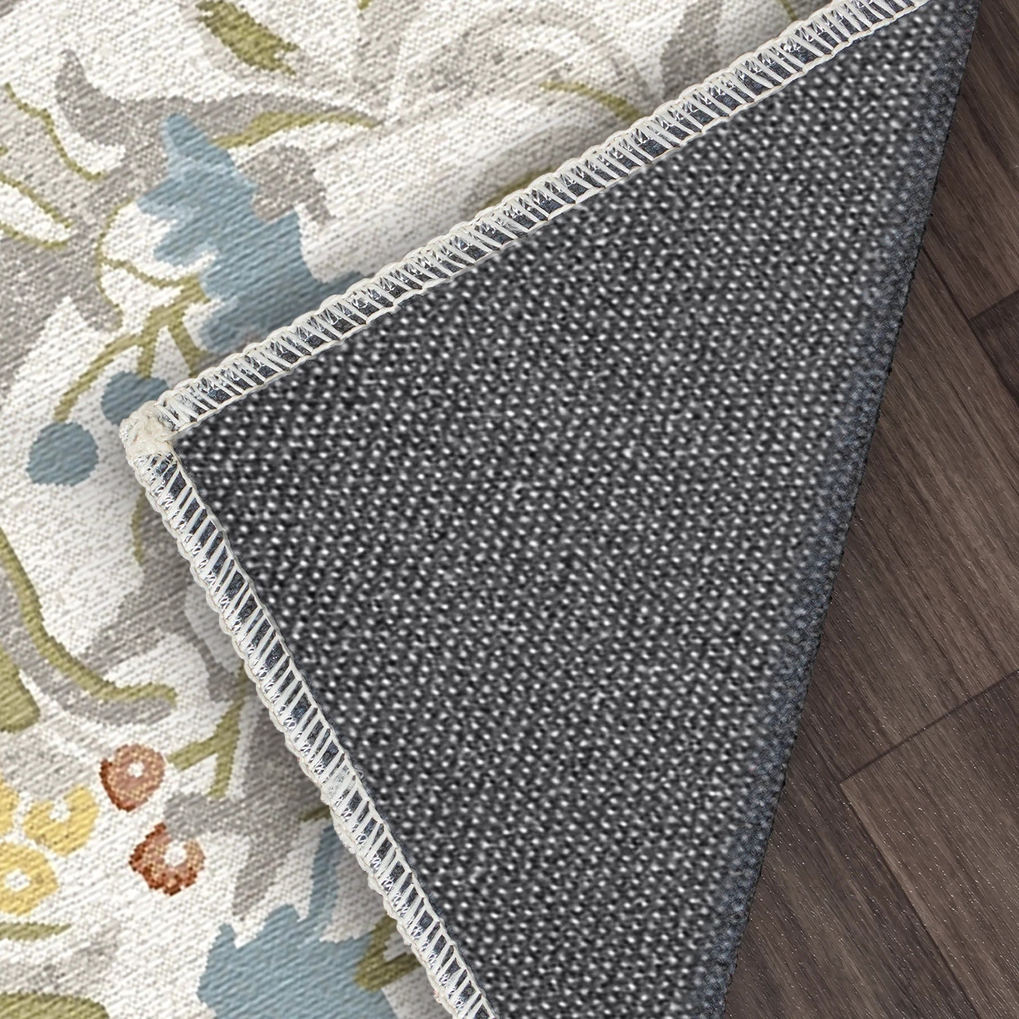 Klassischer Pastell Blumenteppich mit Rankenmuster