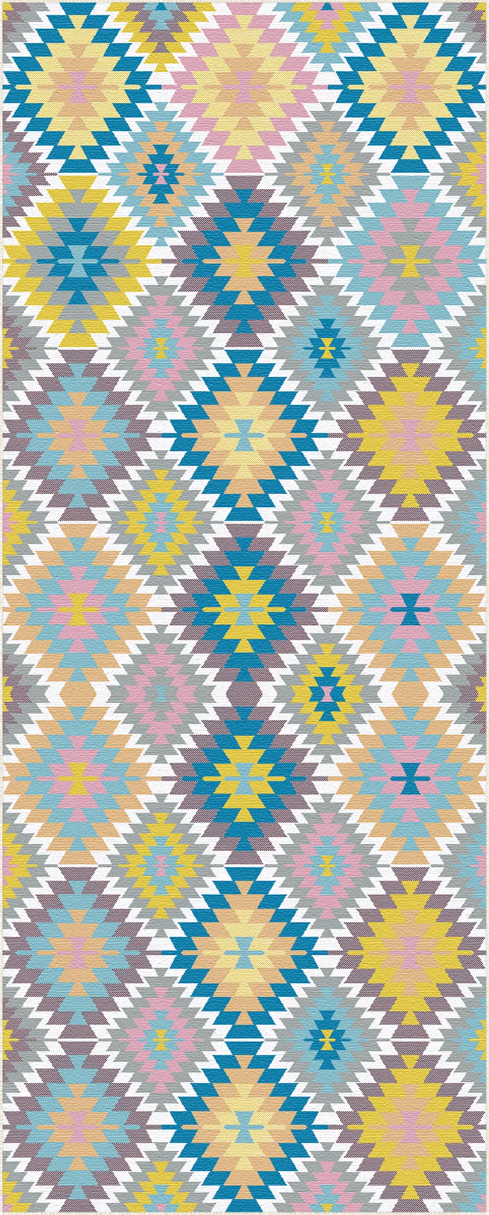Eine Draufsicht auf einen quadratischen Teppich mit einem farbenfrohen geometrischen Rauten- und Zickzackmuster in Pastelltönen wie Gelb, Rosa, Blau, Türkis und Grau.