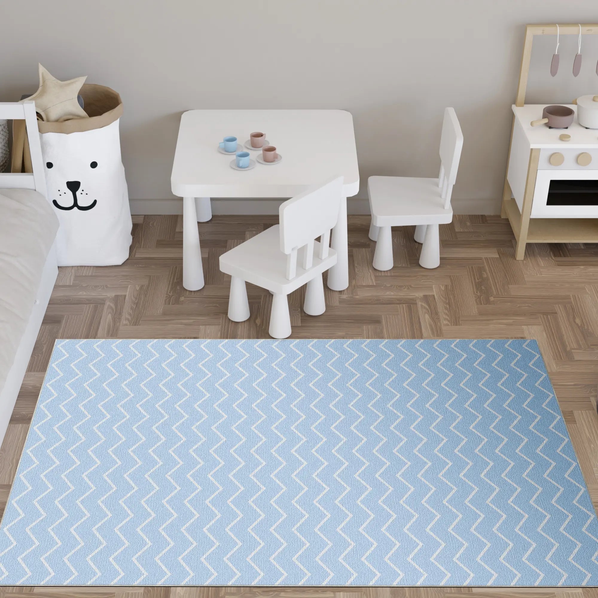 Waschbarer Hellblauer Chevron-Teppich