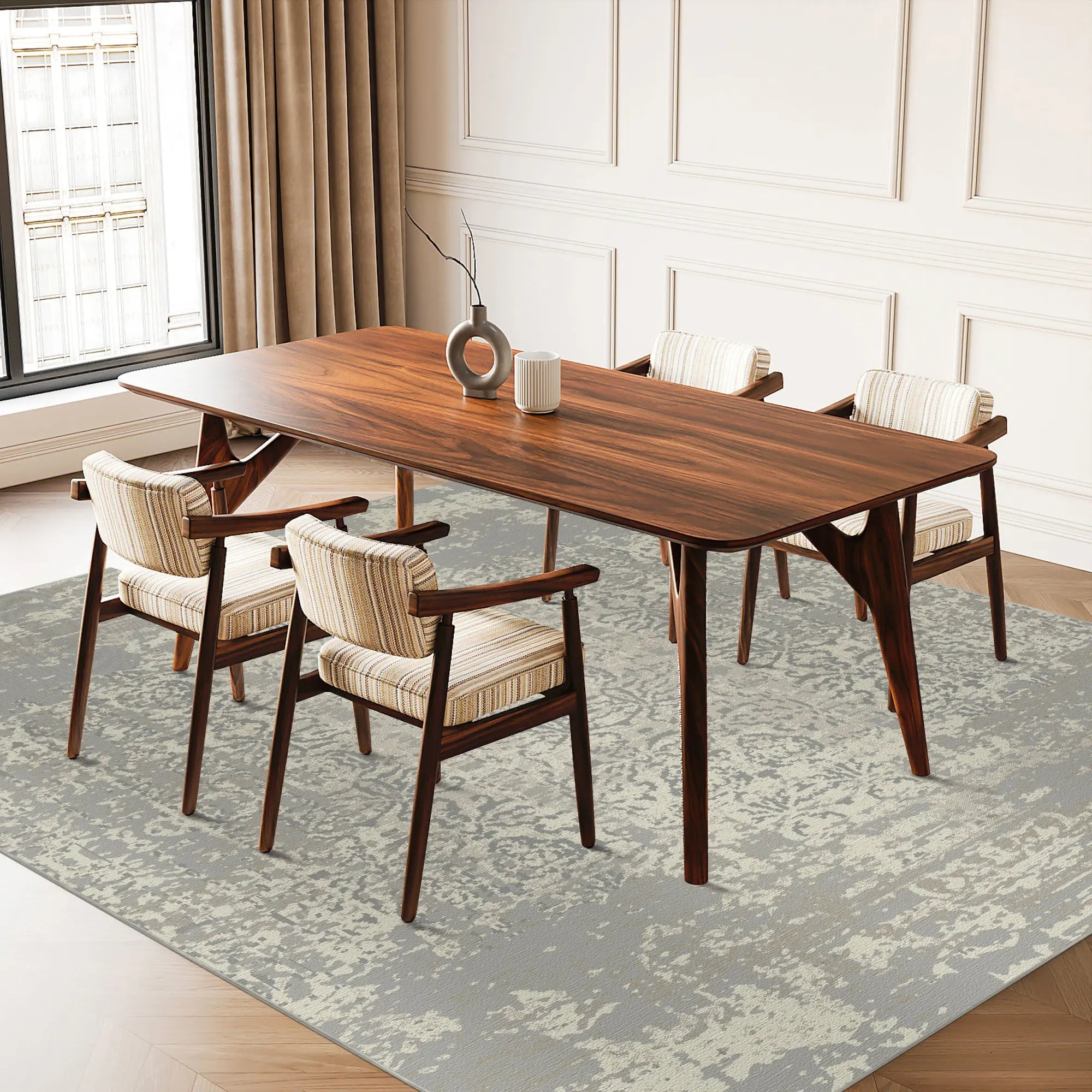 Verblasster Vintage Damast Teppich im Used-Look