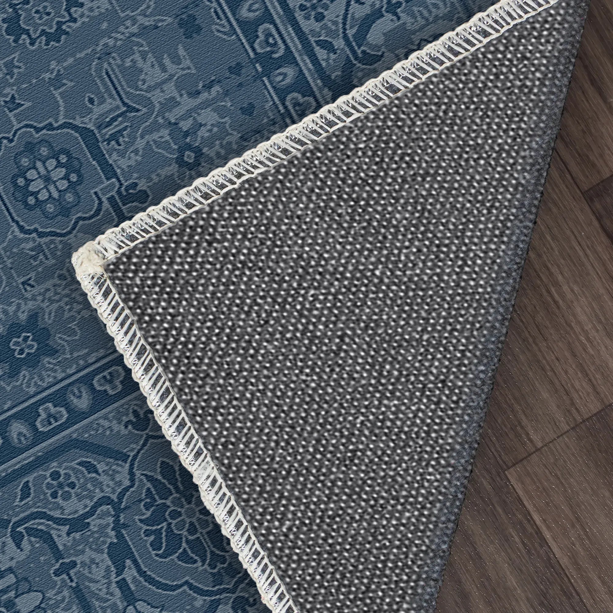 Legacy Teppich mit Vintage in Marineblau