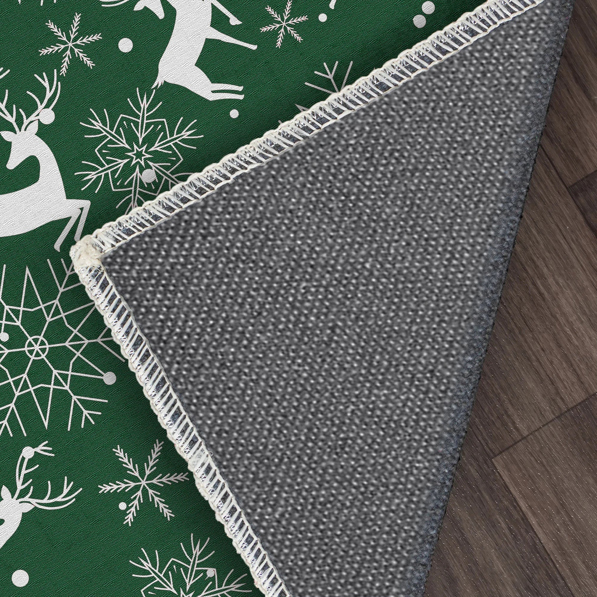 Waschbarer grüner Teppich mit schneeweißem Hirschmotiv