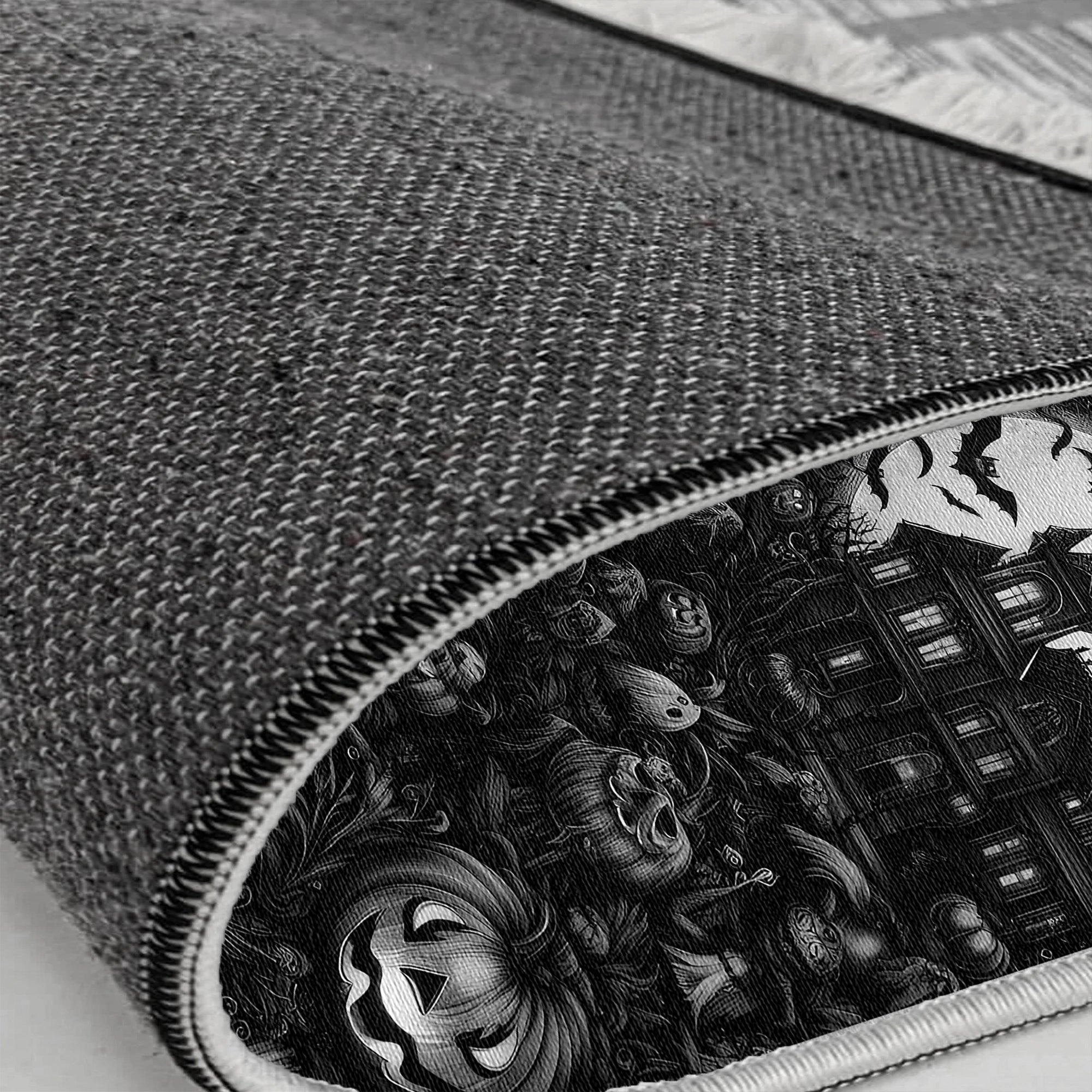 Schwarzer Teppich mit Kürbismotiv aus dem Spukhaus